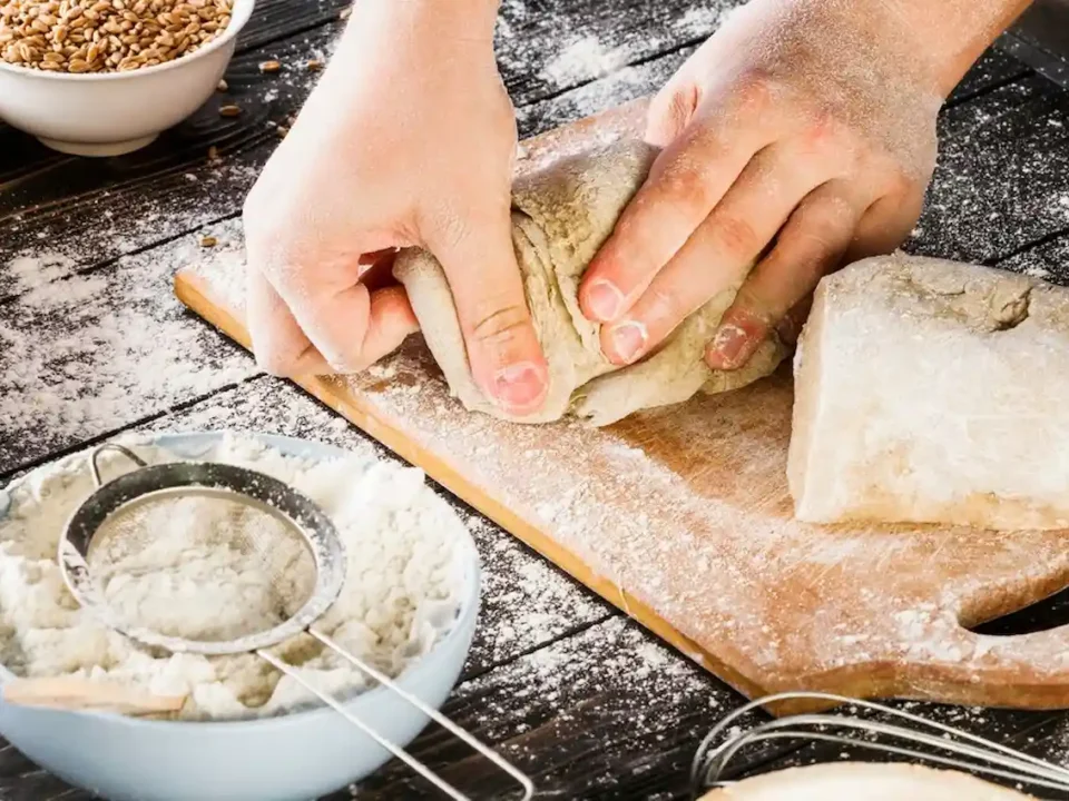 Bagaimana Cara Mengatasi Kue Melebar Pada Sugar Dough