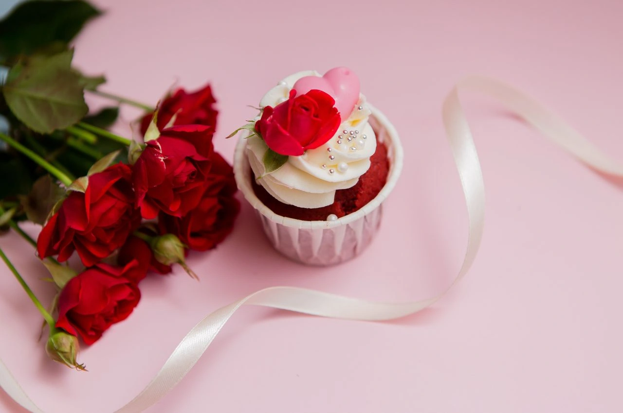 Cupcake Dengan Hiasan Romantis