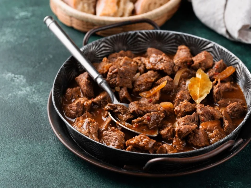 cara memotong daging sapi untuk rendang